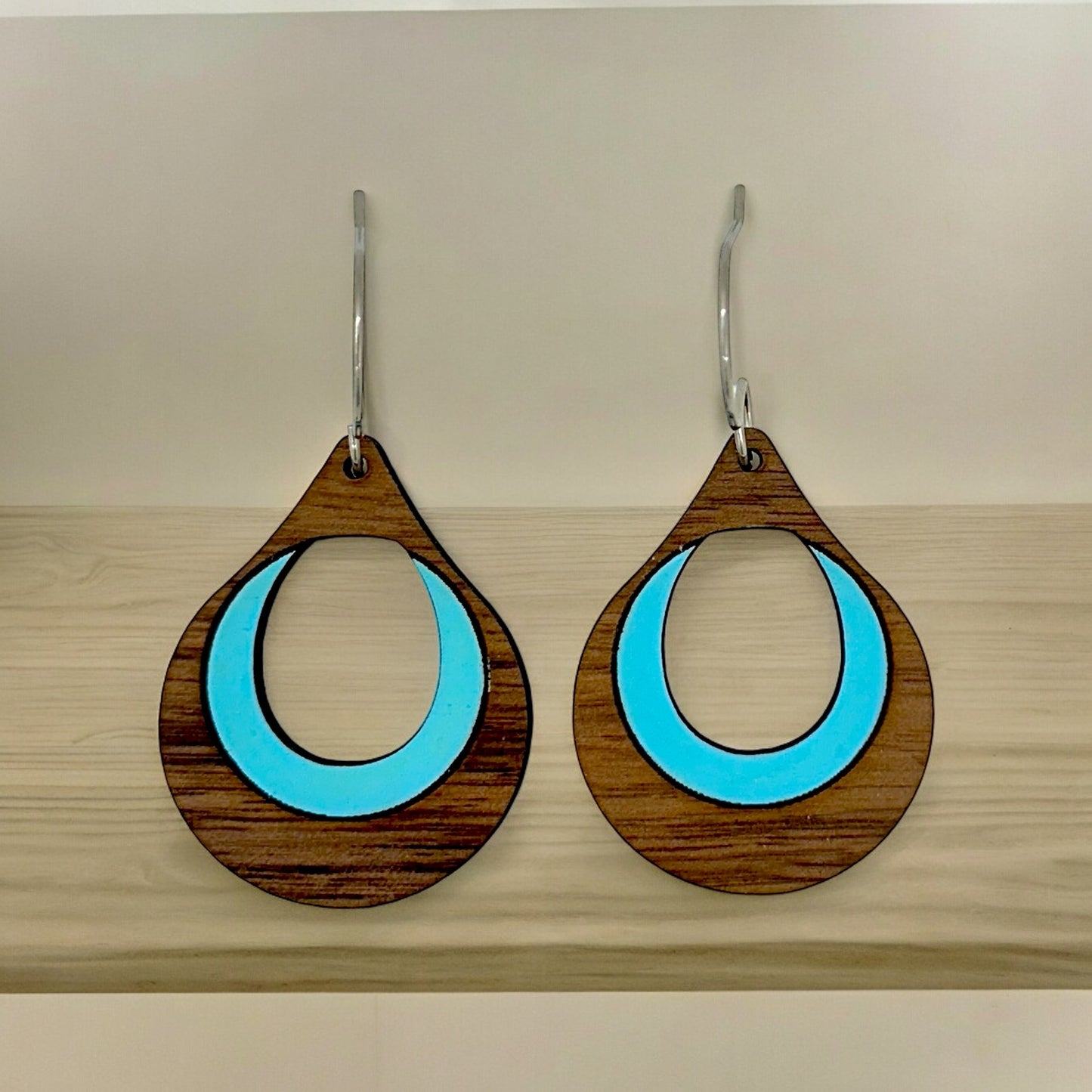 Teardrop dangle earrings