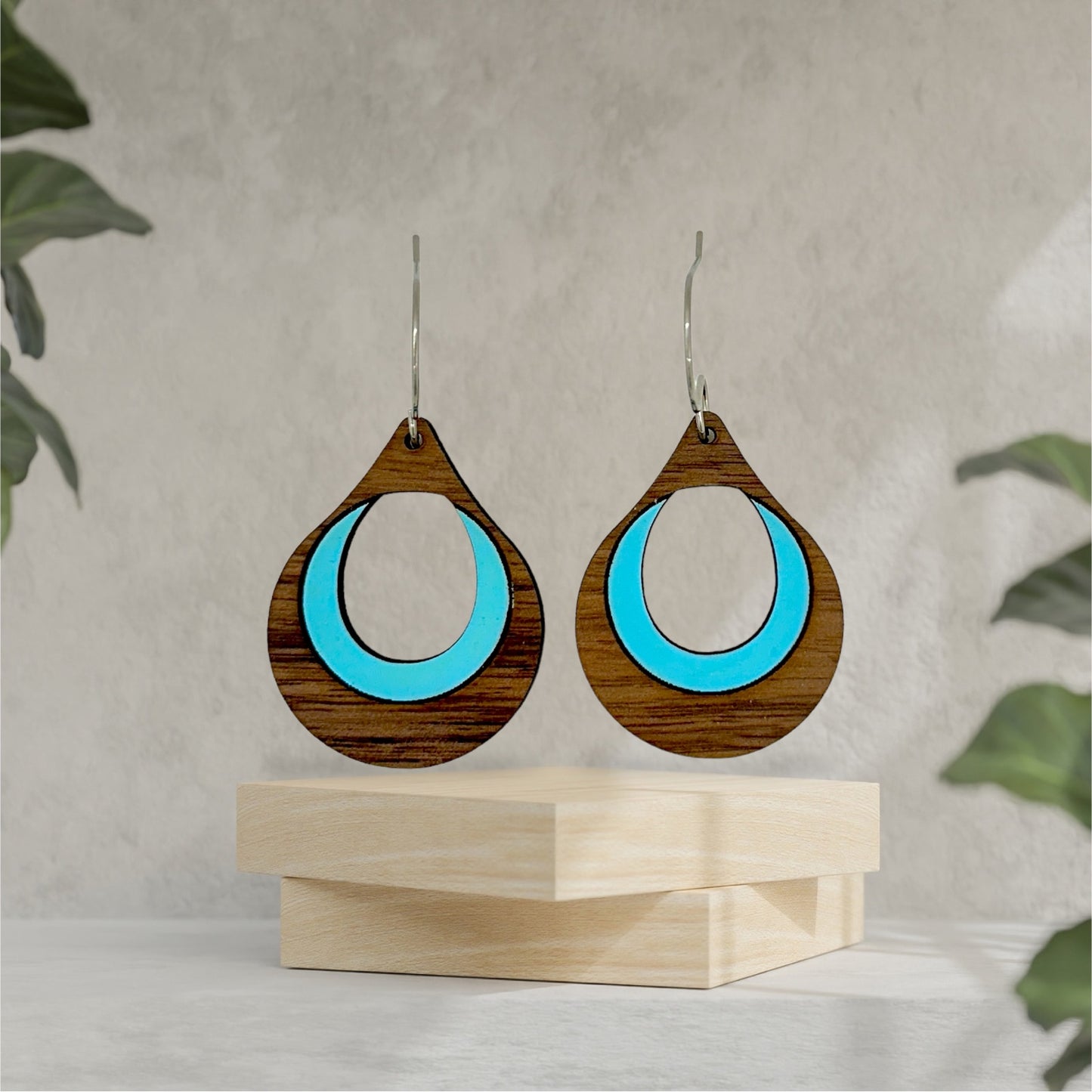 Teardrop dangle earrings