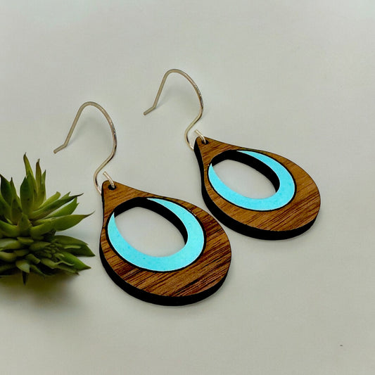 Teardrop dangle earrings